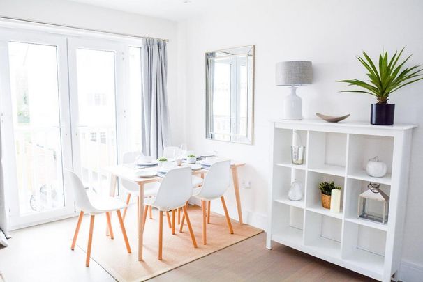 2 bedroom mews to rent - Photo 1