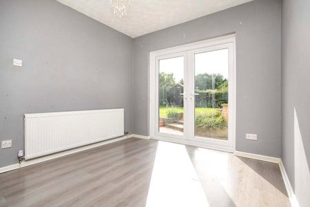 4 bedroom detached house to rent - Photo 2