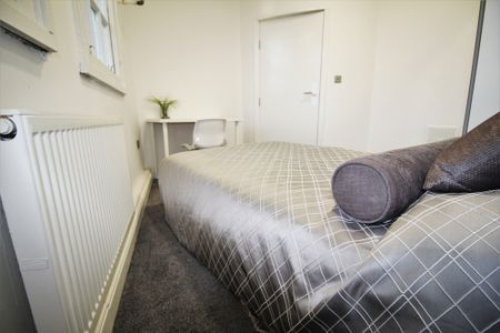 Flat 18, 221 Woodhouse Street, LS6 2UZ, Leeds - Photo 2