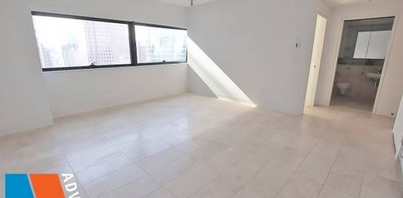 Bright and Modern 1Bed/1Bath at Jameson House - Photo 2