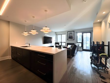 $3,399 / 2 br / 2 ba / 1378 sqft 181 James St N PH4 - Photo 4