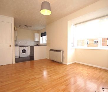 1 bed First Floor Flat for rent - Photo 6