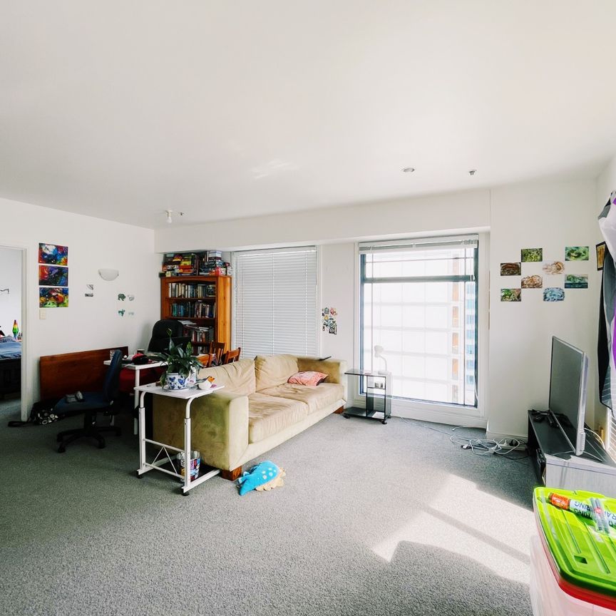 Spacious CBD Apartment - Photo 1