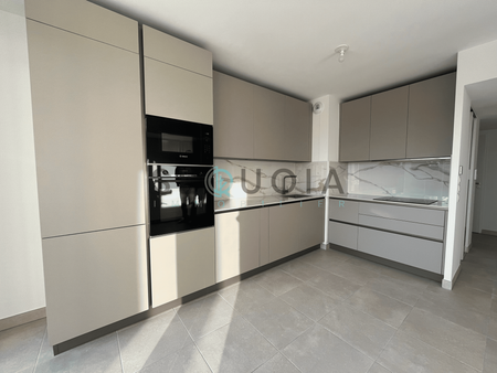 Location Appartement 3 pièces 77m² ANTIBES 06600 - Photo 2