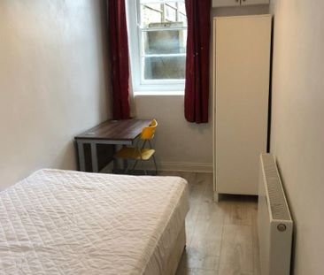 4 bedroom flat to rent - Photo 6