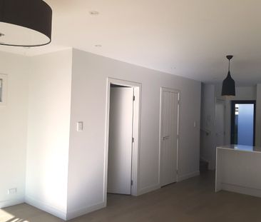 Lovely Townhouse in Point England - Photo 6
