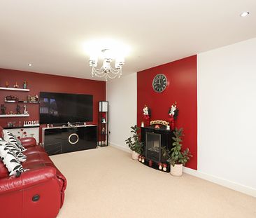 4 bedroom Detached House to rent - Photo 4