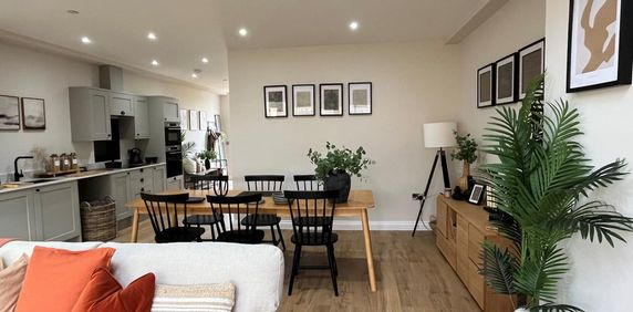 3 bedroom mews to rent - Photo 2