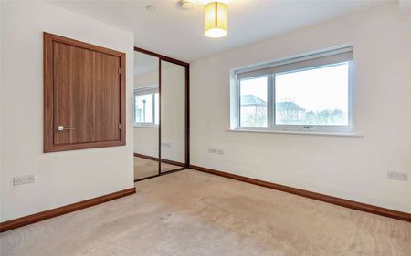 Two-bedroom duplex apartment with off-street parking - Photo 4