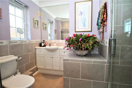 5 bedroom detached house to rent - Photo 2