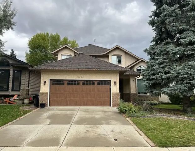 Fully developed two story home, move in ready | 6093 Signal Ridge Heights Southwest, Calgary - Photo 1