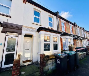 3 bedroom terraced house to rent - Photo 6