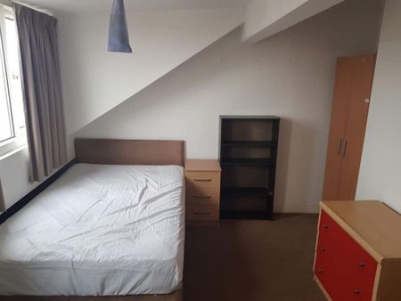 4 bedroom terraced house to rent - Photo 4