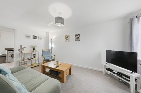 2 Bed Detached House, Chelmsford Drive, CV6 - Photo 2