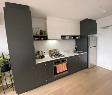 MODERN TWO BEDROOM APARTMENT - Photo 3