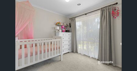 Spacious, Updated & Packed with Potential – Moments from Pakenham's Heart - Photo 3