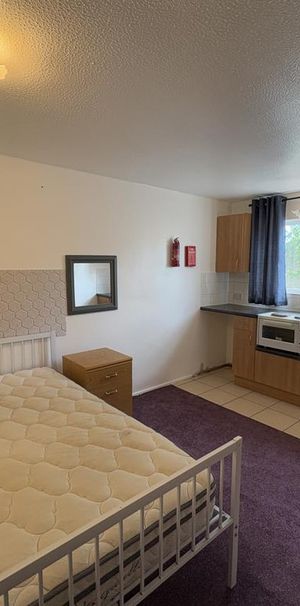 1 bedroom in a house share to rent - Photo 1