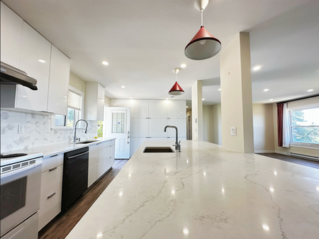 Beautiful Renovated Upper Floor for Rent | South Burnaby (South Burnaby) - Photo 3