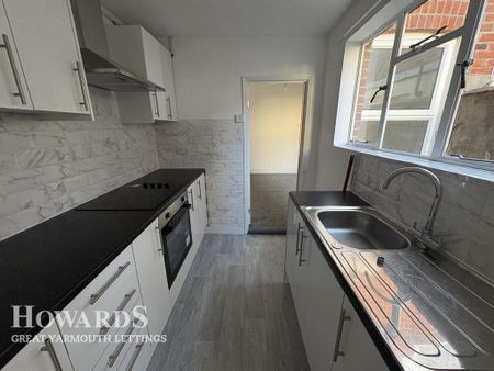 3 bedroom terraced house to rent - Photo 2