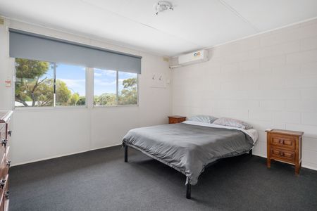 Modern & Fully Furnished Townhouse in Sought-After Kambalda West - Photo 2
