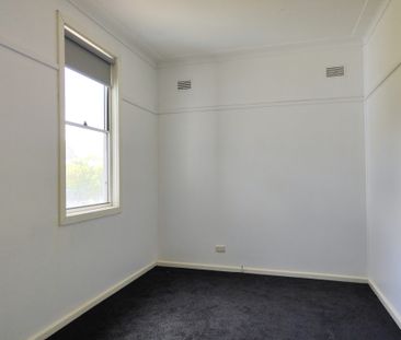 Neat & Tidy Property in Heart of Shortland - Photo 6