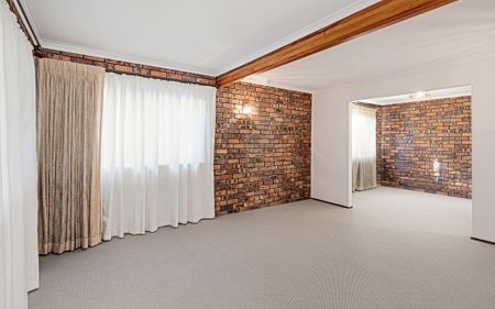 IMPECCABLE LARGE FAMILY HOME - Photo 3