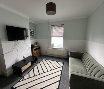3 bedroom terraced house to rent - Photo 1