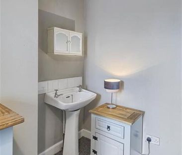 Room 6, 157 University Street, Belfast, BT7 1HR - Photo 4