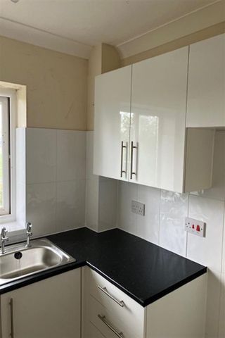 1 bedroom retirement property to rent - Photo 3