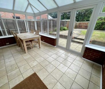 4 bedroom detached house to rent - Photo 2