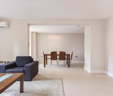 A beautifully presented apartment in a private gated block in prest... - Photo 3