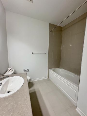 For Lease - 32 Foxley Heights, Barrie, Ontario - Photo 4