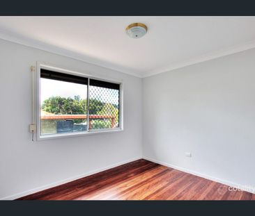 4 BEDROOM FAMILY HOME WITH SPACIOUS OPEN KITCHEN DINING AND SEPARAT... - Photo 2