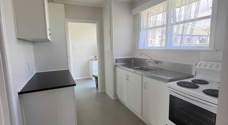 1.5 bedroom unit with carport - Photo 2