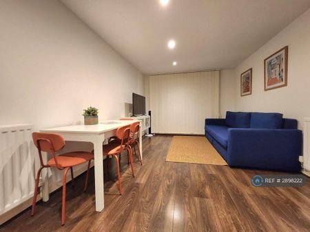 1 bedroom flat to rent - Photo 2