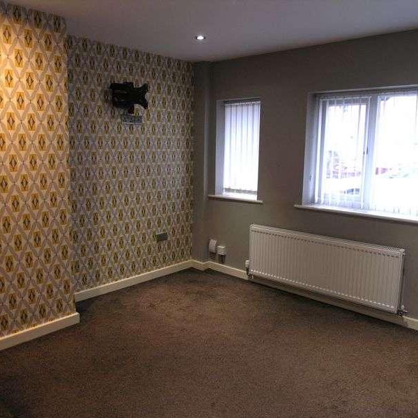 Foster Avenue, Bilston, WV14 - Photo 1