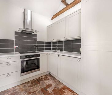 An immaculately presented converted Coach House close to Hawkhurst ... - Photo 6