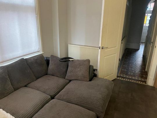 1 bedroom in a house share to rent - Photo 1