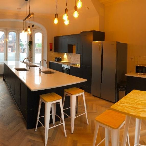 14 bedroom flat to rent - Photo 1