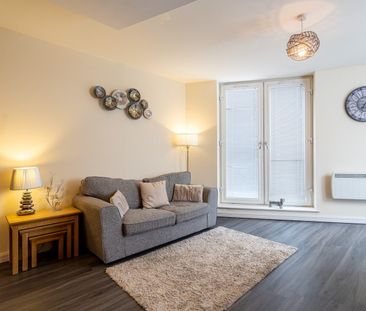 2 Bed Flat, Bromsgrove Street, B5 - Photo 1