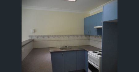 Two bedroom duplex villa with single garage - Photo 3