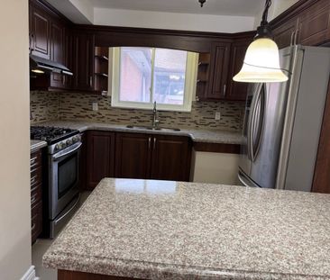 For Lease - 15 Vange Crescent, Toronto, Ontario - Photo 3