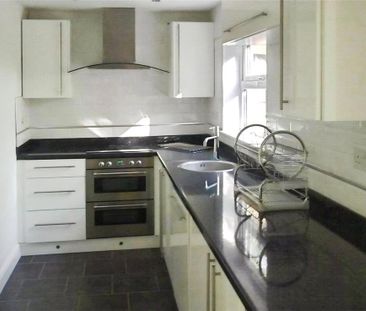 3 bedroom semi-detached house to rent - Photo 6