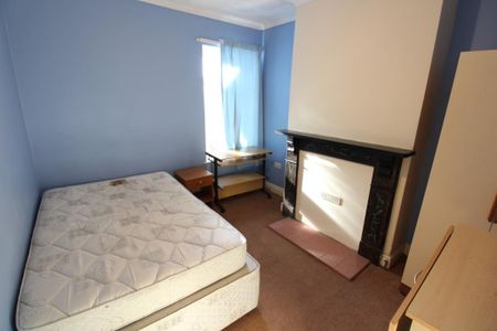 4 bedroom terraced house to rent - Photo 2