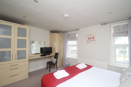 3 bedroom terraced house to rent - Photo 5