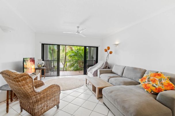 Convenient unfurnished Esplanade apartment. - Photo 1