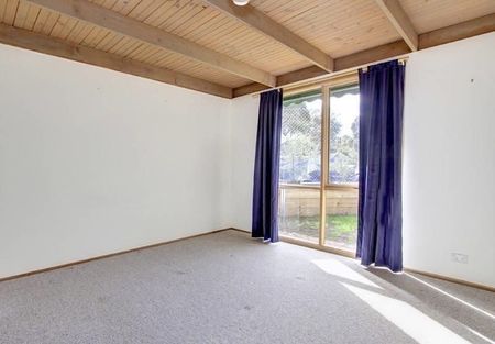 3 Bedroom Home set amongst a native garden. - Photo 3