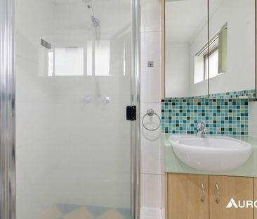 Two Level Apartment with Private Balcony in Kelvin Grove - Photo 5