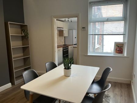 2 bedroom terraced house to rent - Photo 4