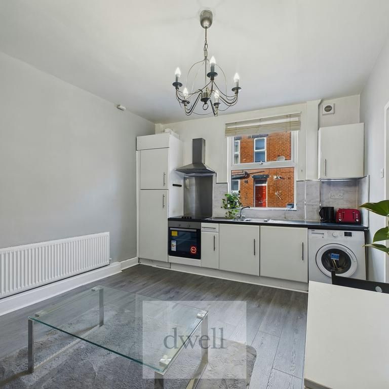 2 bedroom end of terrace house to rent - Photo 1